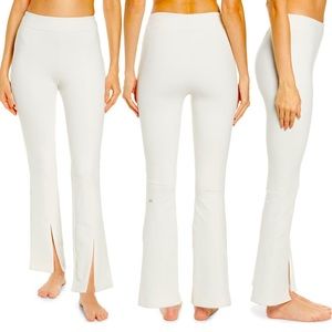 NWT *As Is* Yoga Air-Brush High-Waist 7/8 Flutter Legging - Ivory - Large